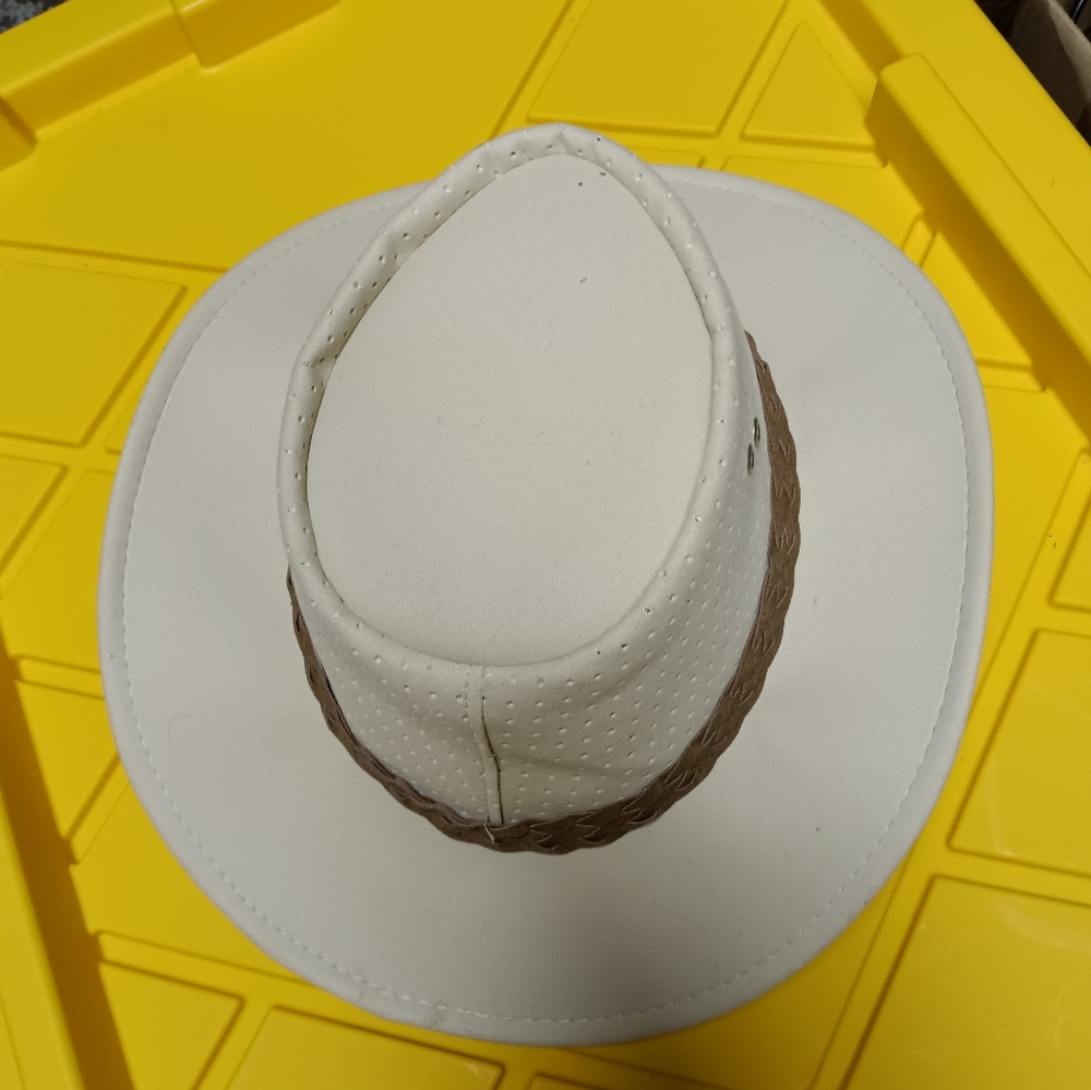 Aussie chiller hat